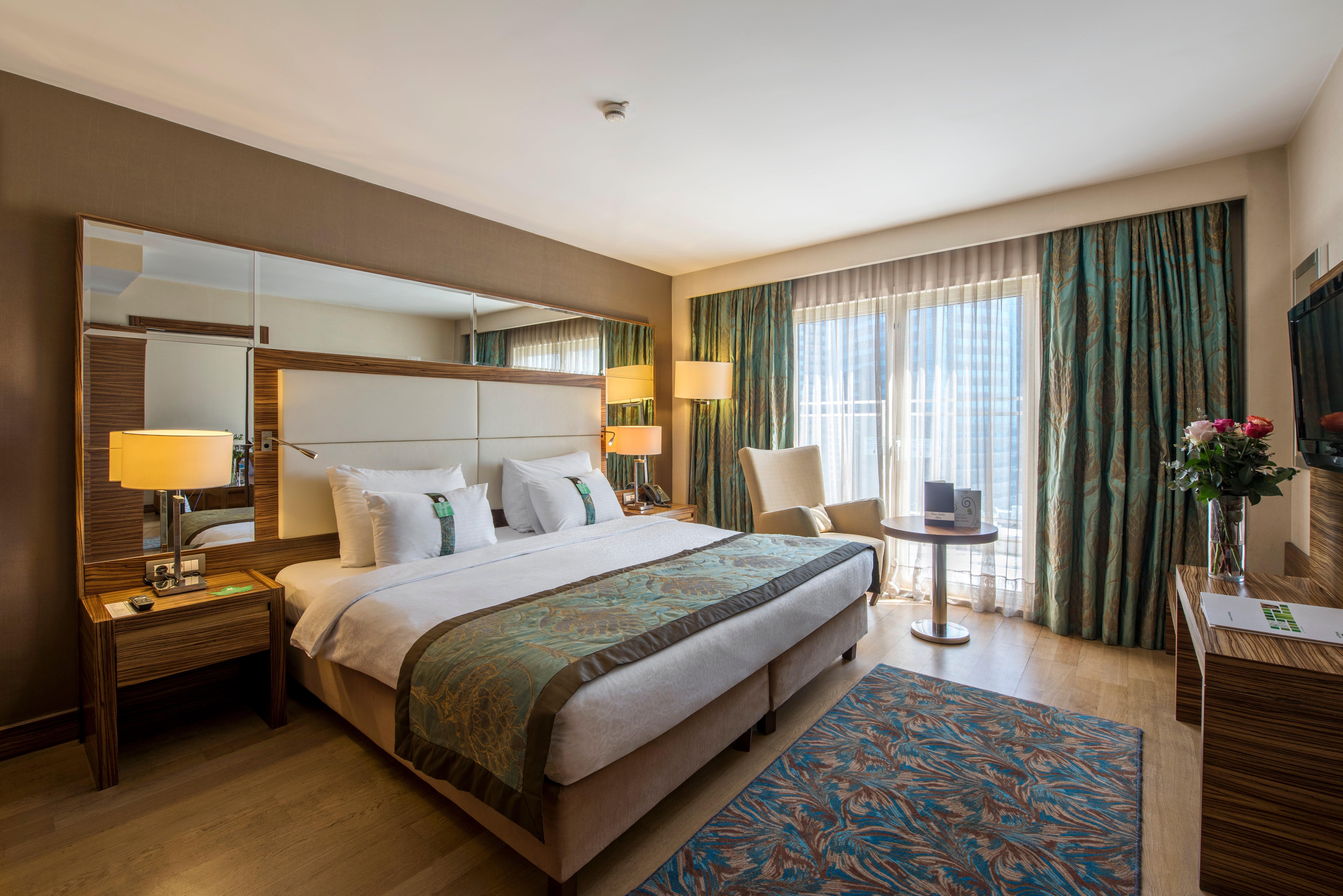 Holiday Inn Sisli By Ihg Estambul Exterior foto