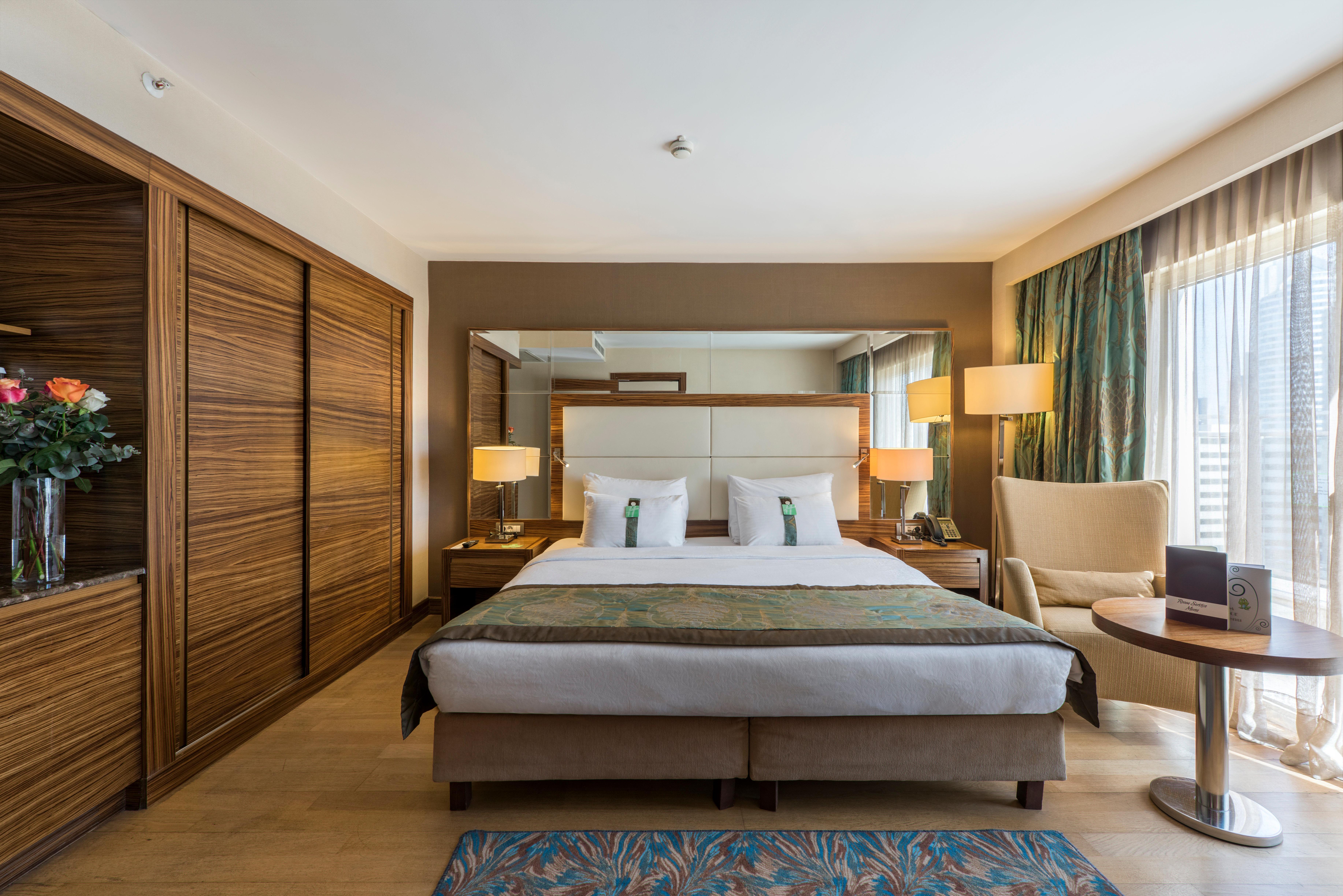 Holiday Inn Sisli By Ihg Estambul Exterior foto