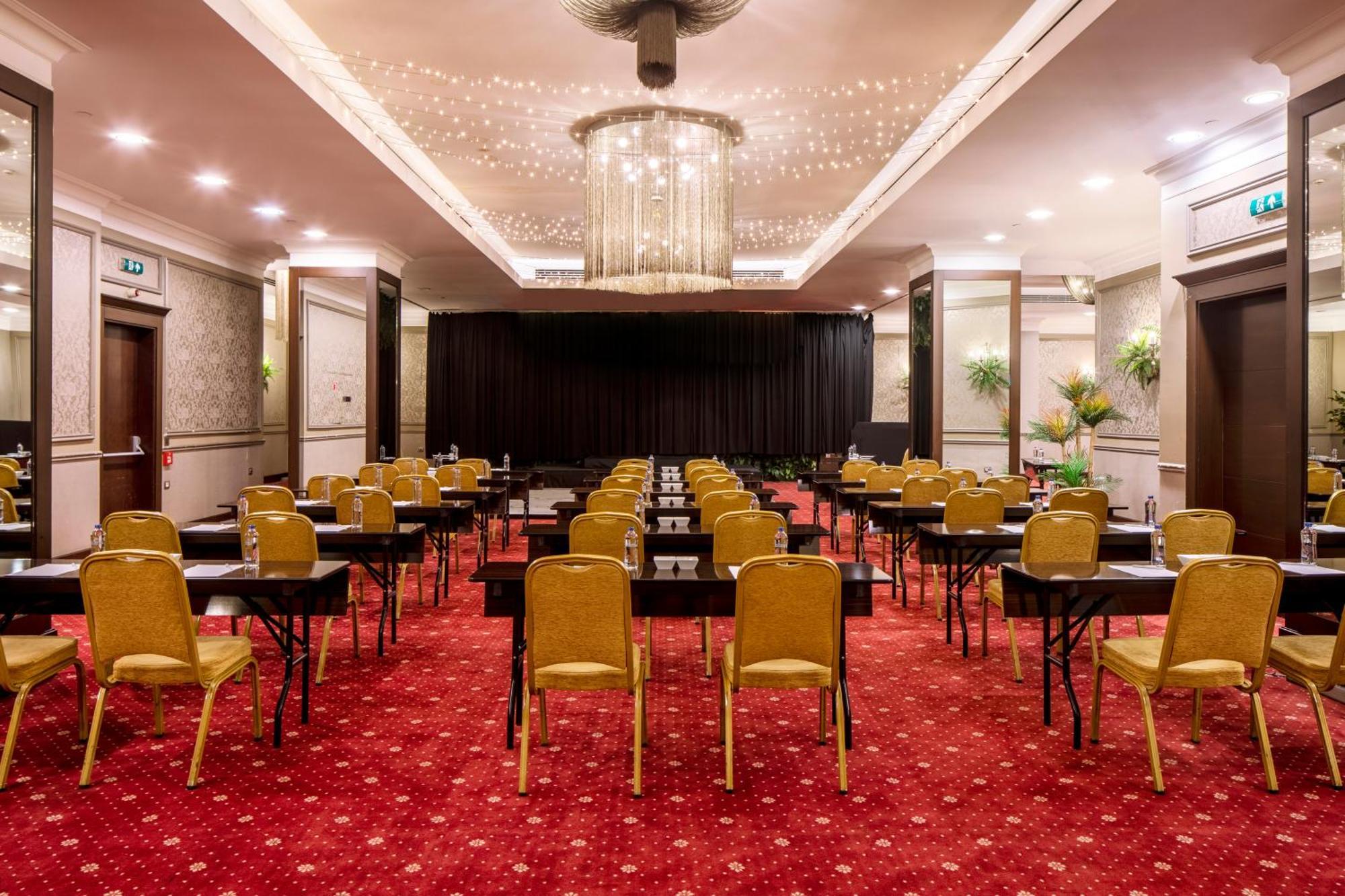 Holiday Inn Sisli By Ihg Estambul Exterior foto