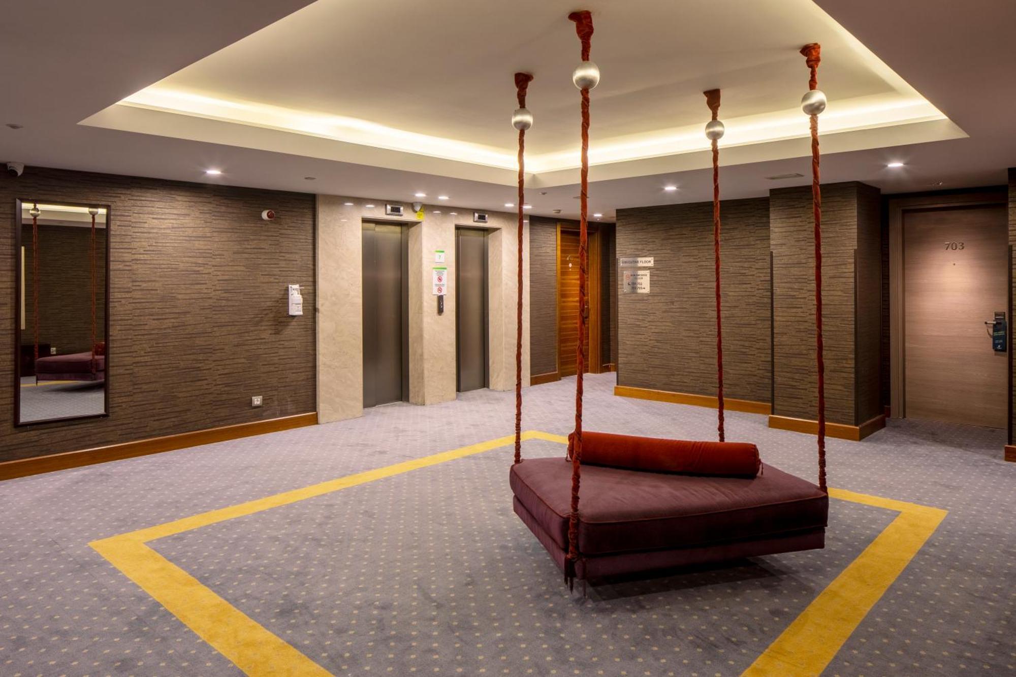 Holiday Inn Sisli By Ihg Estambul Exterior foto