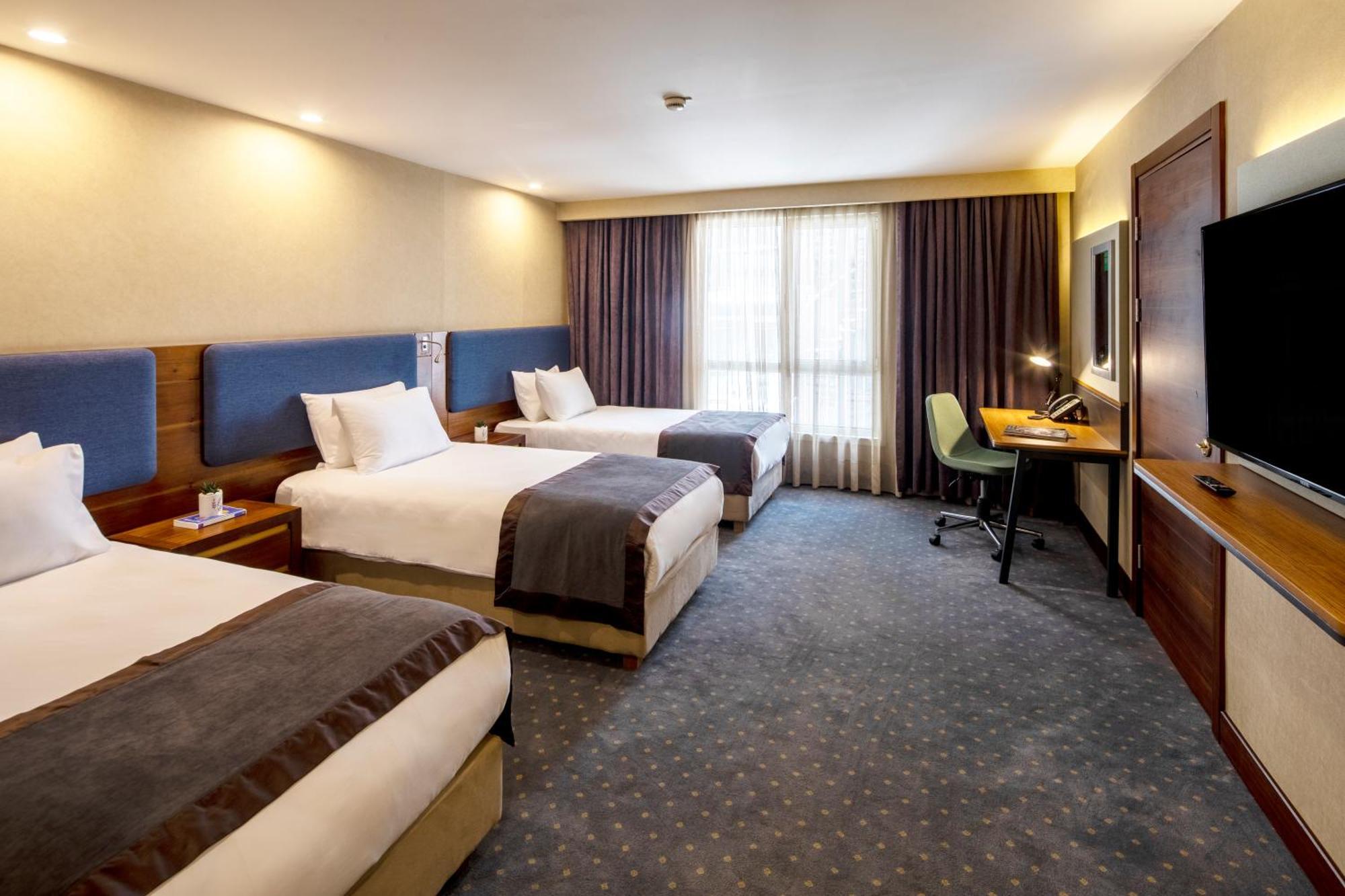 Holiday Inn Sisli By Ihg Estambul Exterior foto