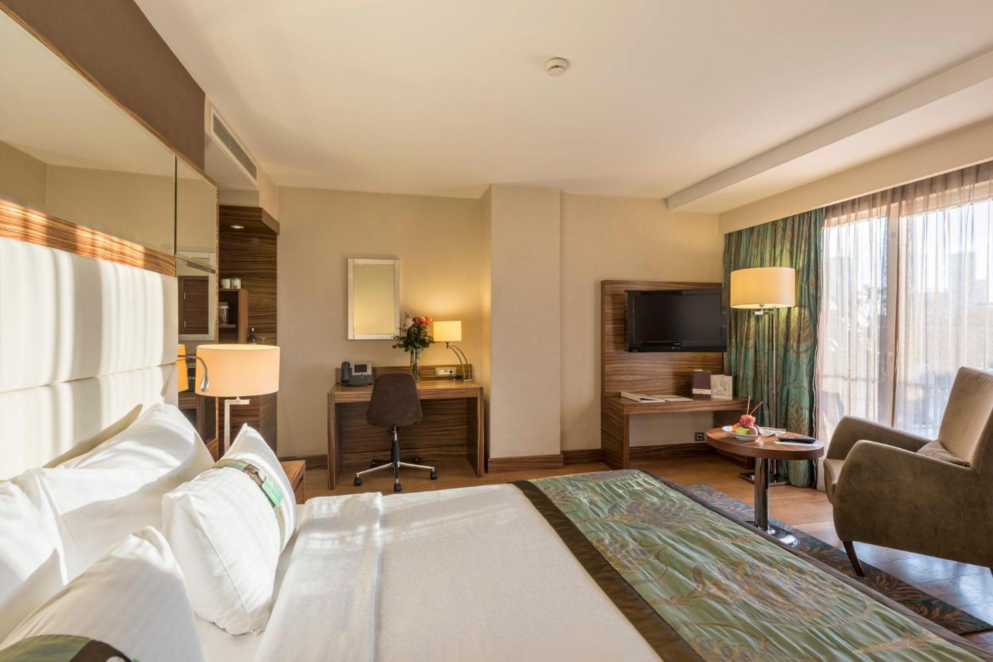 Holiday Inn Sisli By Ihg Estambul Exterior foto